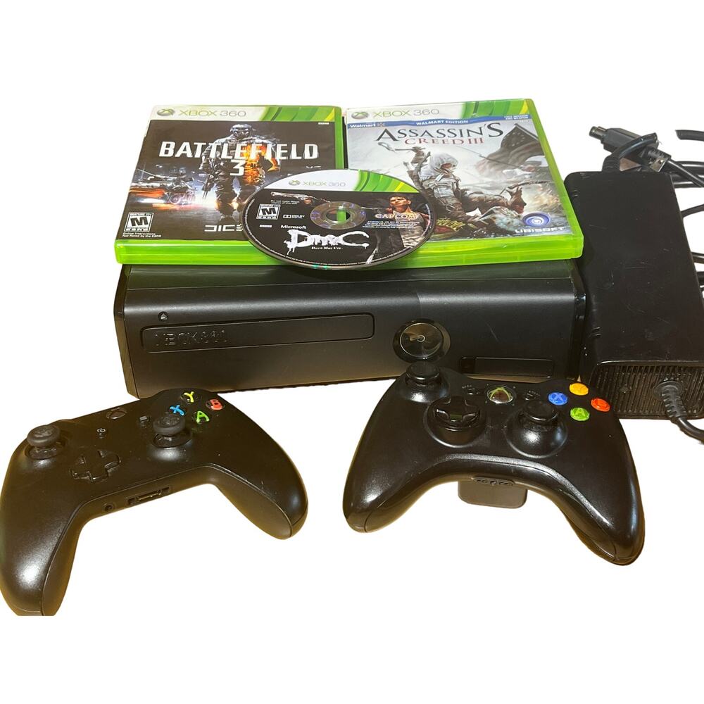 Microsoft Xbox 360 gaming console. Model 1439. 2 controllers & 3 games